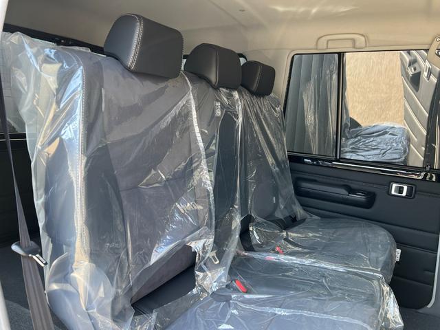 ランドクルーザー７０ ＡＸ　【内装ブラック】　丸目ヘッドライト　バックモニター内臓インナーミラー　電動デフロック　　背面タイヤ　リモコンキー　　ヒルスタートアシストコントロール　ダウンヒルスタートコントロール　純正１６インチＡＷ（47枚目）