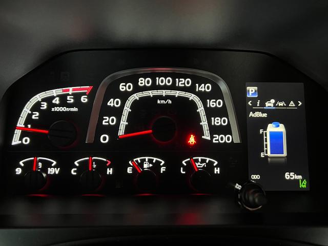 ランドクルーザー７０ ＡＸ　【内装ブラック】　丸目ヘッドライト　バックモニター内臓インナーミラー　電動デフロック　　背面タイヤ　リモコンキー　　ヒルスタートアシストコントロール　ダウンヒルスタートコントロール　純正１６インチＡＷ（49枚目）