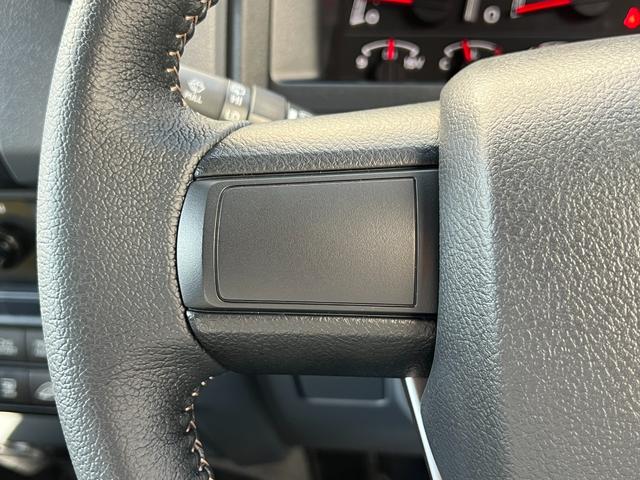 ランドクルーザー７０ ＡＸ　【内装ブラック】　丸目ヘッドライト　バックモニター内臓インナーミラー　電動デフロック　　背面タイヤ　リモコンキー　　ヒルスタートアシストコントロール　ダウンヒルスタートコントロール　純正１６インチＡＷ（52枚目）