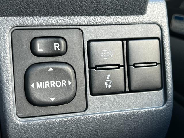 ランドクルーザー７０ ＡＸ　【内装ブラック】　丸目ヘッドライト　バックモニター内臓インナーミラー　電動デフロック　　背面タイヤ　リモコンキー　　ヒルスタートアシストコントロール　ダウンヒルスタートコントロール　純正１６インチＡＷ（64枚目）