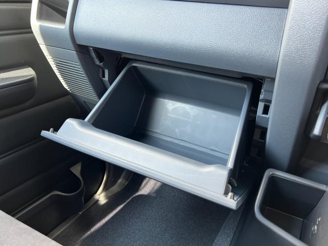 ランドクルーザー７０ ＡＸ　【内装ブラック】　丸目ヘッドライト　バックモニター内臓インナーミラー　電動デフロック　　背面タイヤ　リモコンキー　　ヒルスタートアシストコントロール　ダウンヒルスタートコントロール　純正１６インチＡＷ（68枚目）