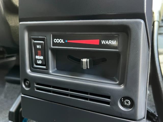 ランドクルーザー７０ ＡＸ　【内装ブラック】　丸目ヘッドライト　バックモニター内臓インナーミラー　電動デフロック　　背面タイヤ　リモコンキー　　ヒルスタートアシストコントロール　ダウンヒルスタートコントロール　純正１６インチＡＷ（71枚目）