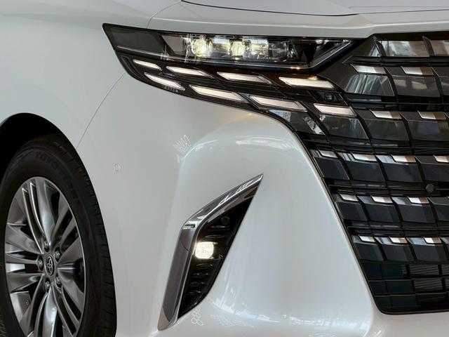 アルファードハイブリッド Z 【13.2インチ後席モニター付き】 14インチコネクトナビ 左右独立ムーンルーフ デジタルミラー カラーヘッドアップディスプレイ トヨタチームメイト ユニバーサルステップ PVM BSM 純正18AW(17枚目)