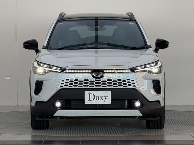 カローラクロス ハイブリッド　Ｚ　【パノラマルーフ＆置くだけ充電】　１０．５インチコネクトナビ　アダプティブハイビーム　パノラミックビューモニター　ブラインドスポットモニター　ステアリングヒーター　アクセサリーコンセント　純正１８ＡＷ（4枚目）