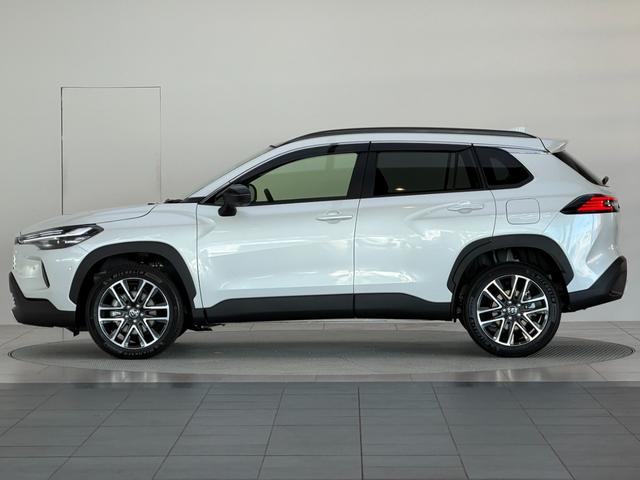 カローラクロス ハイブリッド　Ｚ　【パノラマルーフ＆置くだけ充電】　１０．５インチコネクトナビ　アダプティブハイビーム　パノラミックビューモニター　ブラインドスポットモニター　ステアリングヒーター　アクセサリーコンセント　純正１８ＡＷ（6枚目）