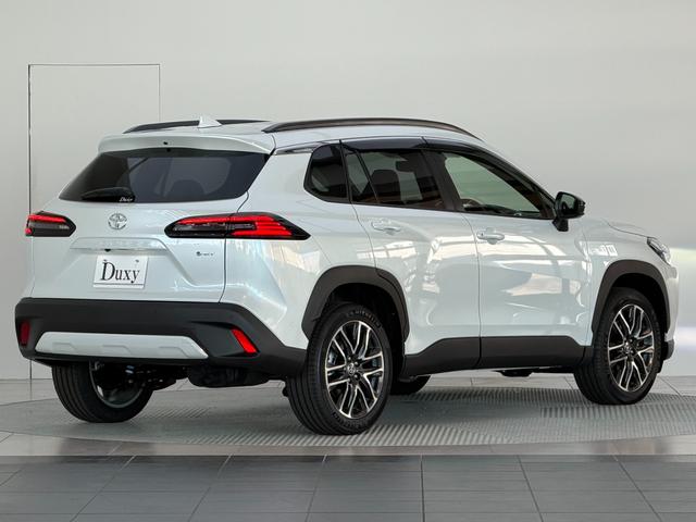 カローラクロス ハイブリッド　Ｚ　【パノラマルーフ＆置くだけ充電】　１０．５インチコネクトナビ　アダプティブハイビーム　パノラミックビューモニター　ブラインドスポットモニター　ステアリングヒーター　アクセサリーコンセント　純正１８ＡＷ（11枚目）