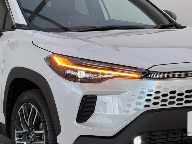 カローラクロス ハイブリッド　Ｚ　【パノラマルーフ＆置くだけ充電】　１０．５インチコネクトナビ　アダプティブハイビーム　パノラミックビューモニター　ブラインドスポットモニター　ステアリングヒーター　アクセサリーコンセント　純正１８ＡＷ（20枚目）