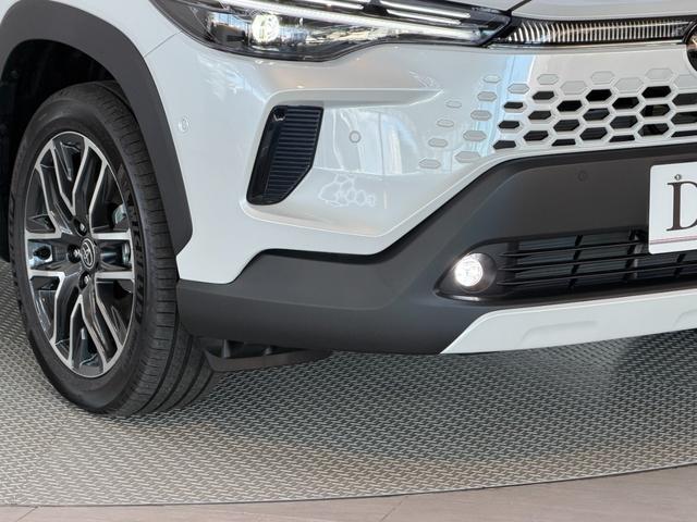 カローラクロス ハイブリッド　Ｚ　【パノラマルーフ＆置くだけ充電】　１０．５インチコネクトナビ　アダプティブハイビーム　パノラミックビューモニター　ブラインドスポットモニター　ステアリングヒーター　アクセサリーコンセント　純正１８ＡＷ（22枚目）