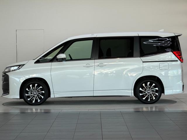 ノア 　【トヨタチームメイト付き】　１０．５型コネクトナビ　パノラミックビューモニター　ブラインドスポットモニター　快適利便パッケージＨｉ　ＣＤ／ＤＶＤデッキ　パワーバックドア　シートヒーター　純正１７チＡＷ（6枚目）