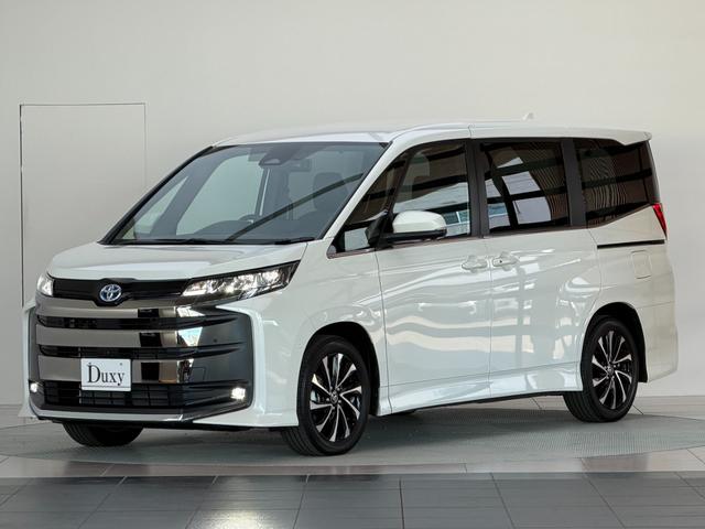 ノア 　【トヨタチームメイト付き】　１０．５型コネクトナビ　パノラミックビューモニター　ブラインドスポットモニター　快適利便パッケージＨｉ　ＣＤ／ＤＶＤデッキ　パワーバックドア　シートヒーター　純正１７チＡＷ（8枚目）