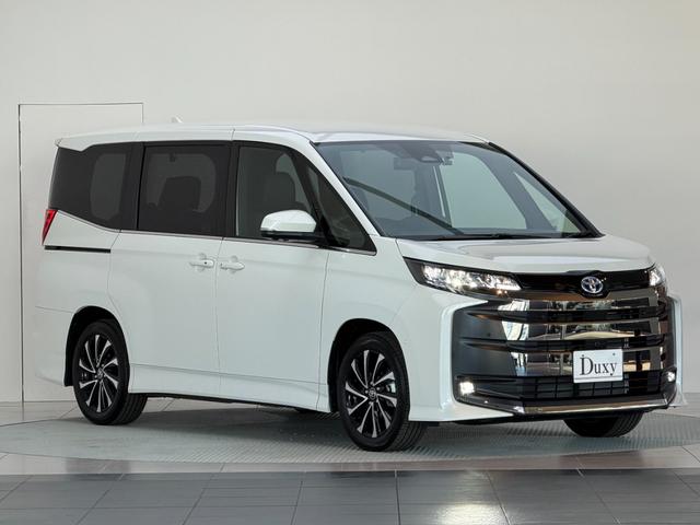 ノア 　【トヨタチームメイト付き】　１０．５型コネクトナビ　パノラミックビューモニター　ブラインドスポットモニター　快適利便パッケージＨｉ　ＣＤ／ＤＶＤデッキ　パワーバックドア　シートヒーター　純正１７チＡＷ（9枚目）