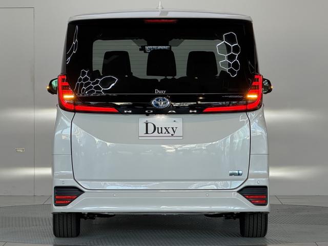 ノア 　【トヨタチームメイト付き】　１０．５型コネクトナビ　パノラミックビューモニター　ブラインドスポットモニター　快適利便パッケージＨｉ　ＣＤ／ＤＶＤデッキ　パワーバックドア　シートヒーター　純正１７チＡＷ（13枚目）