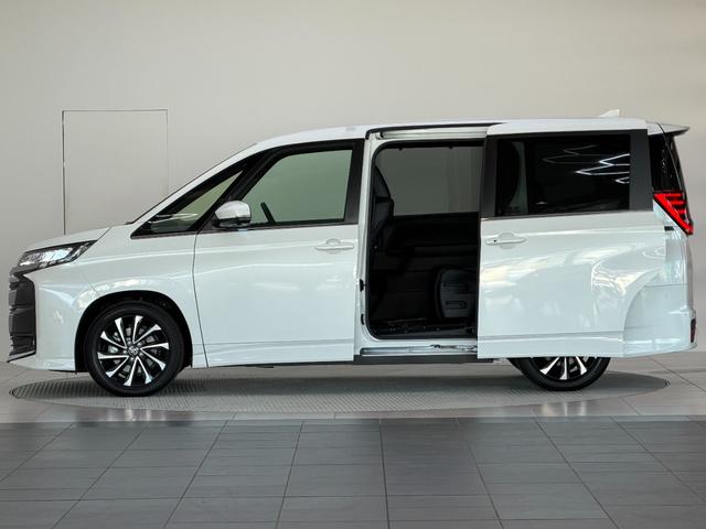 ノア 　【トヨタチームメイト付き】　１０．５型コネクトナビ　パノラミックビューモニター　ブラインドスポットモニター　快適利便パッケージＨｉ　ＣＤ／ＤＶＤデッキ　パワーバックドア　シートヒーター　純正１７チＡＷ（15枚目）