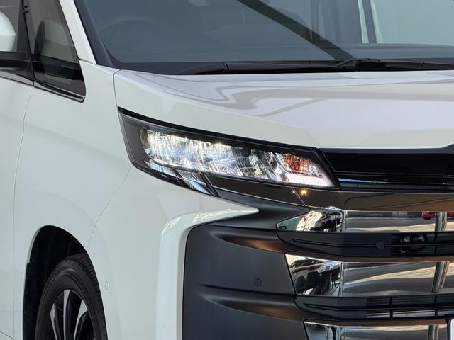 ノア 　【トヨタチームメイト付き】　１０．５型コネクトナビ　パノラミックビューモニター　ブラインドスポットモニター　快適利便パッケージＨｉ　ＣＤ／ＤＶＤデッキ　パワーバックドア　シートヒーター　純正１７チＡＷ（18枚目）