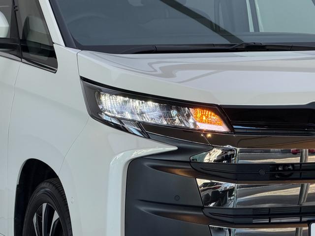 ノア 　【トヨタチームメイト付き】　１０．５型コネクトナビ　パノラミックビューモニター　ブラインドスポットモニター　快適利便パッケージＨｉ　ＣＤ／ＤＶＤデッキ　パワーバックドア　シートヒーター　純正１７チＡＷ（19枚目）