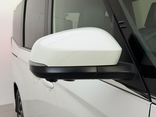 ノア 　【トヨタチームメイト付き】　１０．５型コネクトナビ　パノラミックビューモニター　ブラインドスポットモニター　快適利便パッケージＨｉ　ＣＤ／ＤＶＤデッキ　パワーバックドア　シートヒーター　純正１７チＡＷ（22枚目）