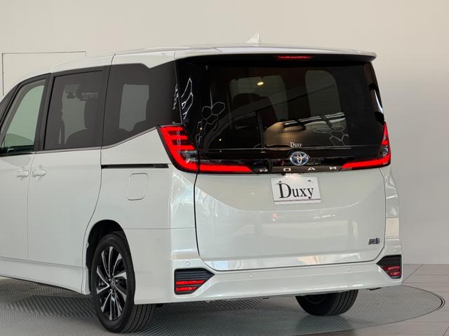 ノア 　【トヨタチームメイト付き】　１０．５型コネクトナビ　パノラミックビューモニター　ブラインドスポットモニター　快適利便パッケージＨｉ　ＣＤ／ＤＶＤデッキ　パワーバックドア　シートヒーター　純正１７チＡＷ（24枚目）