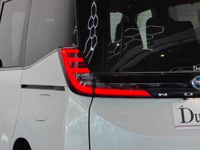 ノア 　【トヨタチームメイト付き】　１０．５型コネクトナビ　パノラミックビューモニター　ブラインドスポットモニター　快適利便パッケージＨｉ　ＣＤ／ＤＶＤデッキ　パワーバックドア　シートヒーター　純正１７チＡＷ（27枚目）