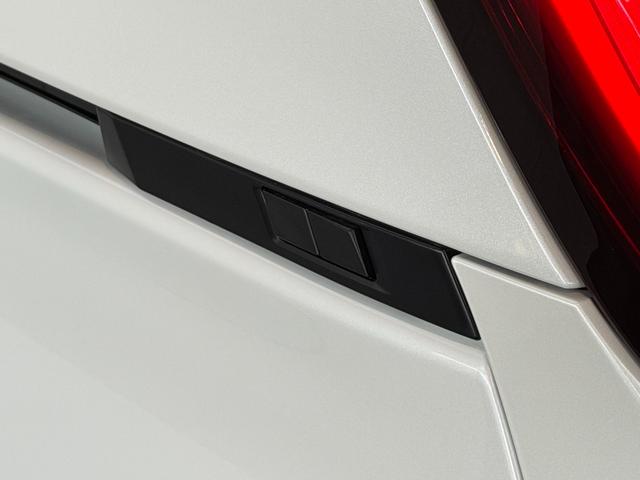 ノア 　【トヨタチームメイト付き】　１０．５型コネクトナビ　パノラミックビューモニター　ブラインドスポットモニター　快適利便パッケージＨｉ　ＣＤ／ＤＶＤデッキ　パワーバックドア　シートヒーター　純正１７チＡＷ（29枚目）