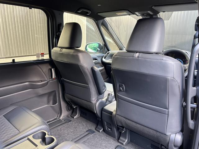 ノア 　【トヨタチームメイト付き】　１０．５型コネクトナビ　パノラミックビューモニター　ブラインドスポットモニター　快適利便パッケージＨｉ　ＣＤ／ＤＶＤデッキ　パワーバックドア　シートヒーター　純正１７チＡＷ（39枚目）