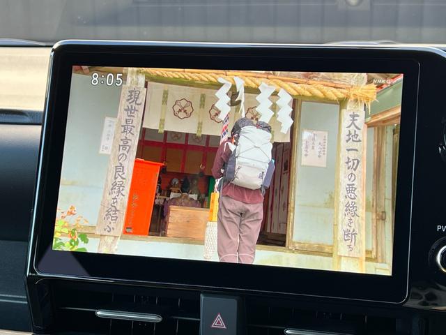 ノア 　【トヨタチームメイト付き】　１０．５型コネクトナビ　パノラミックビューモニター　ブラインドスポットモニター　快適利便パッケージＨｉ　ＣＤ／ＤＶＤデッキ　パワーバックドア　シートヒーター　純正１７チＡＷ（52枚目）