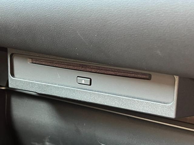 ノア 　【トヨタチームメイト付き】　１０．５型コネクトナビ　パノラミックビューモニター　ブラインドスポットモニター　快適利便パッケージＨｉ　ＣＤ／ＤＶＤデッキ　パワーバックドア　シートヒーター　純正１７チＡＷ（63枚目）