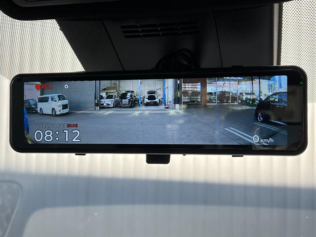 ノア 　【トヨタチームメイト付き】　１０．５型コネクトナビ　パノラミックビューモニター　ブラインドスポットモニター　快適利便パッケージＨｉ　ＣＤ／ＤＶＤデッキ　パワーバックドア　シートヒーター　純正１７チＡＷ（64枚目）