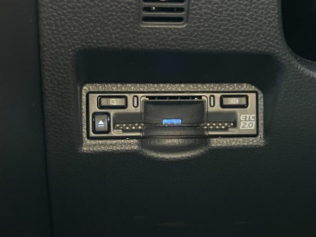 ノア 　【トヨタチームメイト付き】　１０．５型コネクトナビ　パノラミックビューモニター　ブラインドスポットモニター　快適利便パッケージＨｉ　ＣＤ／ＤＶＤデッキ　パワーバックドア　シートヒーター　純正１７チＡＷ（66枚目）