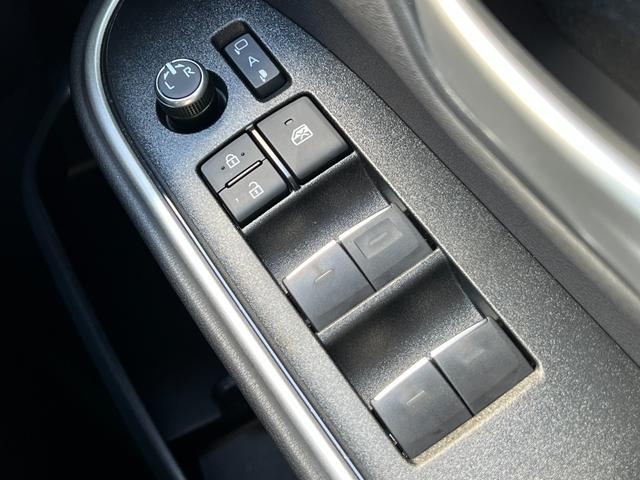 ノア 　【トヨタチームメイト付き】　１０．５型コネクトナビ　パノラミックビューモニター　ブラインドスポットモニター　快適利便パッケージＨｉ　ＣＤ／ＤＶＤデッキ　パワーバックドア　シートヒーター　純正１７チＡＷ（68枚目）