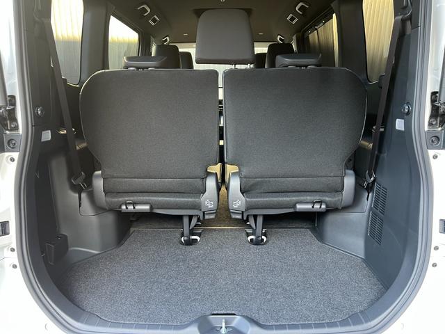 ノア 　【トヨタチームメイト付き】　１０．５型コネクトナビ　パノラミックビューモニター　ブラインドスポットモニター　快適利便パッケージＨｉ　ＣＤ／ＤＶＤデッキ　パワーバックドア　シートヒーター　純正１７チＡＷ（74枚目）