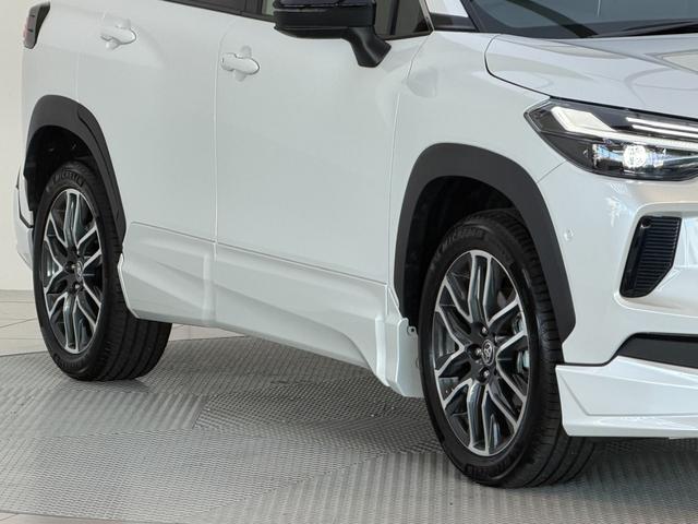 カローラクロス ハイブリッド　Ｚ　【ムーンルーフ付き】　１０．５インチコネクトナビ　パノラミックビューモニター　ブラインドスポットモニター　パワーバックドア　ステアリングヒーター　シートヒーター　トヨタチームメイト　純正インチ１９ＡＷ（17枚目）