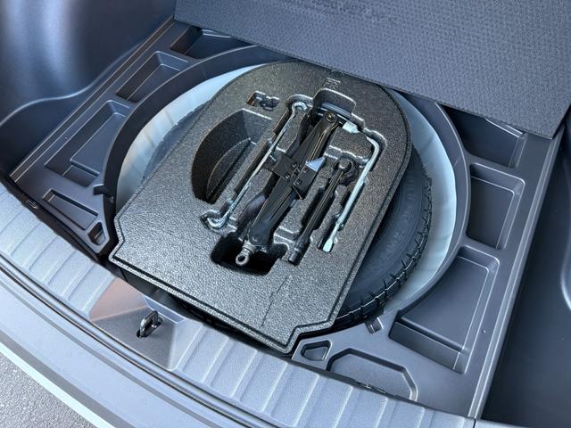 カローラクロス ハイブリッド　Ｚ　【ムーンルーフ付き】　１０．５インチコネクトナビ　パノラミックビューモニター　ブラインドスポットモニター　パワーバックドア　ステアリングヒーター　シートヒーター　トヨタチームメイト　純正インチ１９ＡＷ（75枚目）