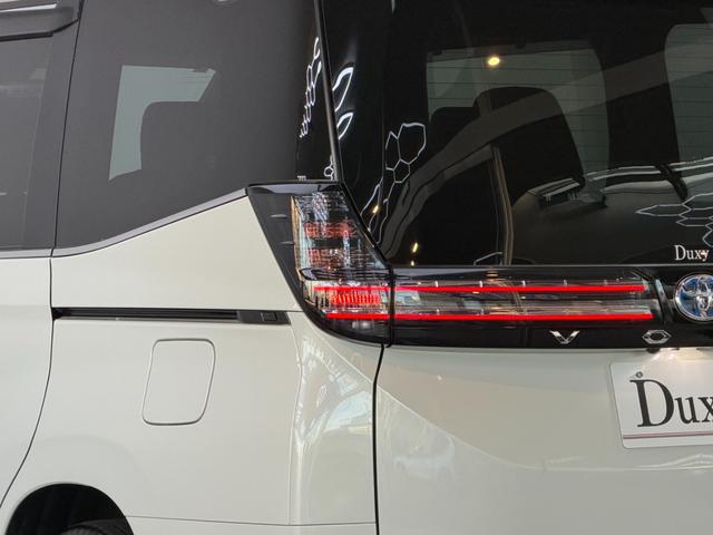 ヴォクシー S-Z 【アドバンストパーク】10.5インチコネクトナビ 快適利便パッケージHi デジタルインナーミラー ブラインドスポットモニター パノラミックビューモニター パワーバックドア CD/DVD 純正17型AW(28枚目)