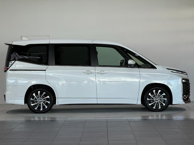 ヴォクシー ハイブリッドS-Z 【パノラミックビューモニター】10.5インチディスプレイオーディオ ブラインドスポットモニター 快適利便パッケージHi トヨタチームメイト アドバンストパーク 電動パワーバックドア 純正17インチAW(7枚目)