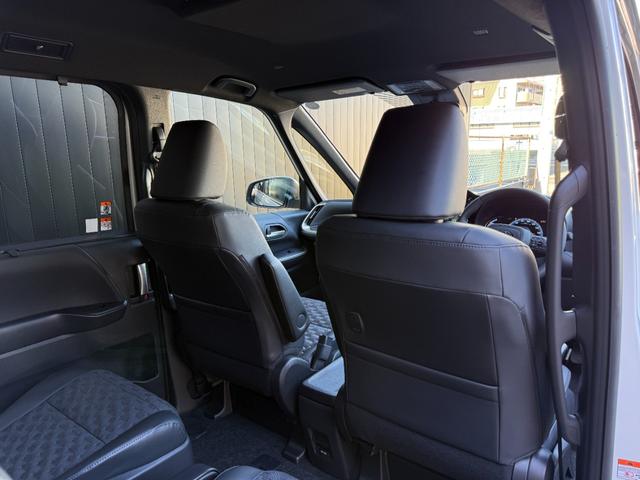 ヴォクシー ハイブリッドS-Z 【パノラミックビューモニター】10.5インチディスプレイオーディオ ブラインドスポットモニター 快適利便パッケージHi トヨタチームメイト アドバンストパーク 電動パワーバックドア 純正17インチAW(44枚目)