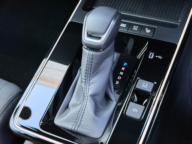 カローラクロス ハイブリッド Z 【ムーンルーフ付き】 10.5インチコネクトナビ パノラミックビューモニター ブラインドスポットモニター パワーバックドア ステアリングヒーター シートヒーター トヨタチームメイト 純正インチ19AW(67枚目)