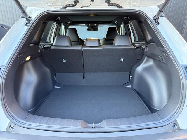 カローラクロス ハイブリッド Z 【ムーンルーフ付き】 10.5インチコネクトナビ パノラミックビューモニター ブラインドスポットモニター パワーバックドア ステアリングヒーター シートヒーター トヨタチームメイト 純正インチ19AW(73枚目)