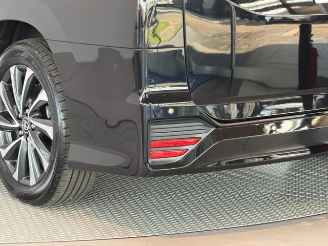 ヴォクシー ハイブリッドS-Z 【13.2インチ後席モニター付き】10.5インチコネクトナビ デジタルインナーミラー ブラインドスポットモニター パノラミックビューモニター 快適利便パッケージHi CD/DVDデッキ 純正17AW(30枚目)