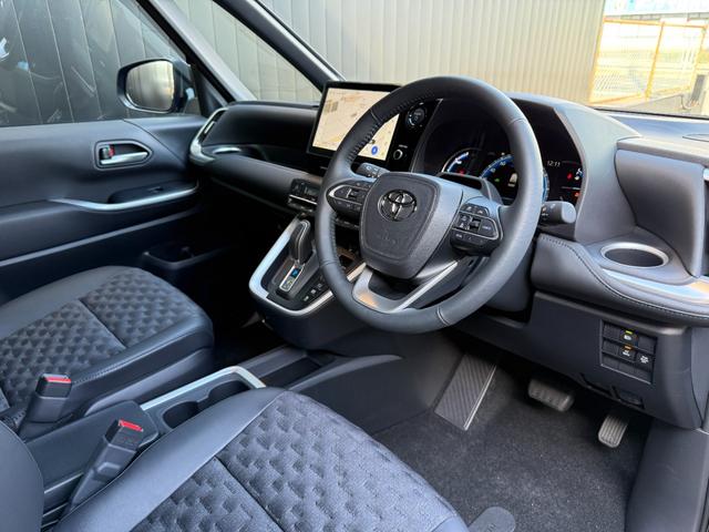 ヴォクシー ハイブリッドS-Z 【13.2インチ後席モニター付き】10.5インチコネクトナビ デジタルインナーミラー ブラインドスポットモニター パノラミックビューモニター 快適利便パッケージHi CD/DVDデッキ 純正17AW(42枚目)