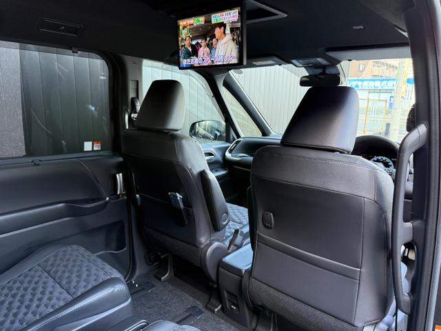 ヴォクシー ハイブリッドS-Z 【13.2インチ後席モニター付き】10.5インチコネクトナビ デジタルインナーミラー ブラインドスポットモニター パノラミックビューモニター 快適利便パッケージHi CD/DVDデッキ 純正17AW(44枚目)