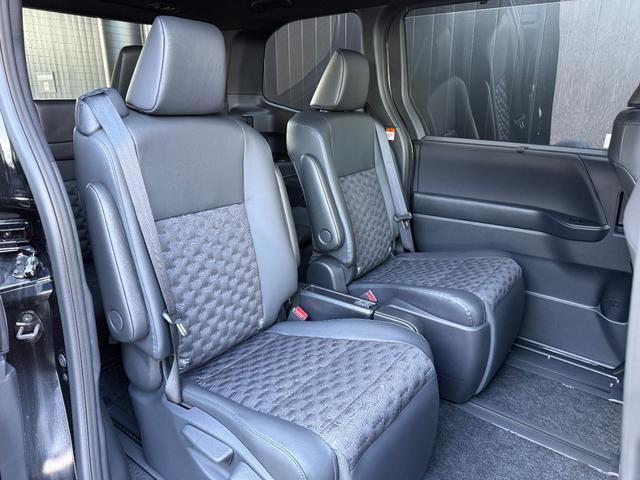 ヴォクシー ハイブリッドS-Z 【13.2インチ後席モニター付き】10.5インチコネクトナビ デジタルインナーミラー ブラインドスポットモニター パノラミックビューモニター 快適利便パッケージHi CD/DVDデッキ 純正17AW(45枚目)