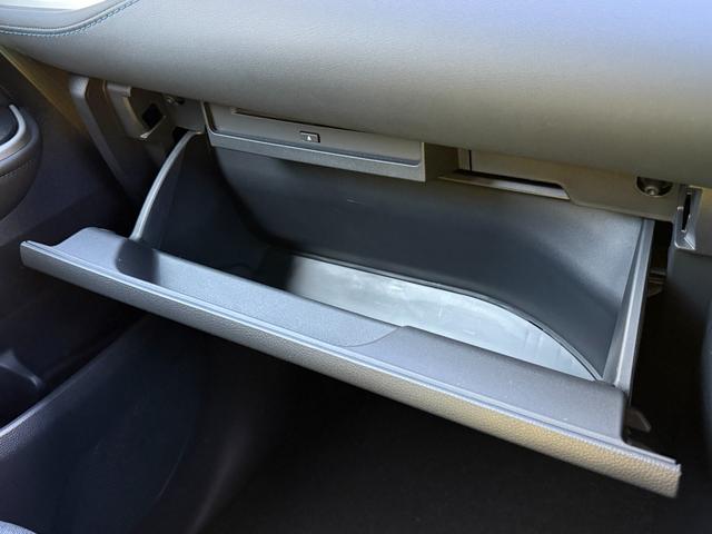 ヴォクシー ハイブリッドS-Z 【13.2インチ後席モニター付き】10.5インチコネクトナビ デジタルインナーミラー ブラインドスポットモニター パノラミックビューモニター 快適利便パッケージHi CD/DVDデッキ 純正17AW(67枚目)