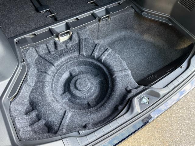 ヴォクシー ハイブリッドS-Z 【13.2インチ後席モニター付き】10.5インチコネクトナビ デジタルインナーミラー ブラインドスポットモニター パノラミックビューモニター 快適利便パッケージHi CD/DVDデッキ 純正17AW(75枚目)