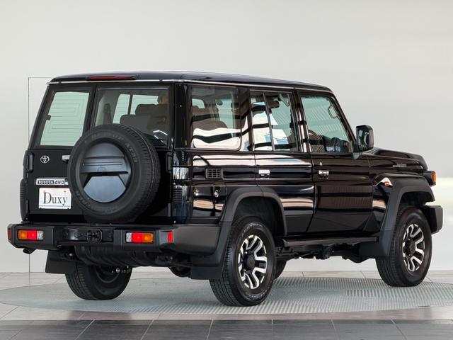 ランドクルーザー70 AX 【純正ナビ付き】 丸目ヘッドライト バックモニター内臓インナーミラー 電動デフロック 背面タイヤ リモコンキー ヒルスタートアシストコントロール ダウンヒルスタートコントロール 純正16インチAW(11枚目)