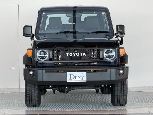 ランドクルーザー70 AX 【純正ナビ付き】 丸目ヘッドライト バックモニター内臓インナーミラー 電動デフロック 背面タイヤ リモコンキー ヒルスタートアシストコントロール ダウンヒルスタートコントロール 純正16インチAW(12枚目)