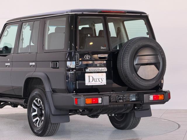 ランドクルーザー70 AX 【純正ナビ付き】 丸目ヘッドライト バックモニター内臓インナーミラー 電動デフロック 背面タイヤ リモコンキー ヒルスタートアシストコントロール ダウンヒルスタートコントロール 純正16インチAW(28枚目)