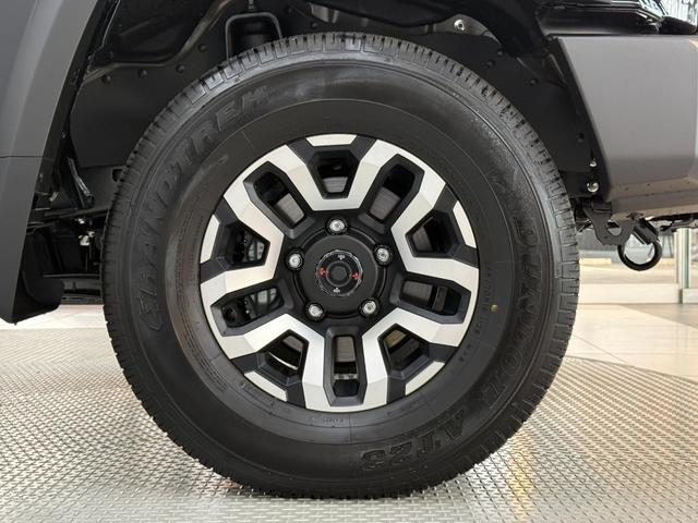 ランドクルーザー70 AX 【純正ナビ付き】 丸目ヘッドライト バックモニター内臓インナーミラー 電動デフロック 背面タイヤ リモコンキー ヒルスタートアシストコントロール ダウンヒルスタートコントロール 純正16インチAW(38枚目)