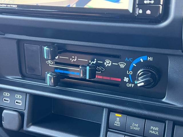 ランドクルーザー70 AX 【純正ナビ付き】 丸目ヘッドライト バックモニター内臓インナーミラー 電動デフロック 背面タイヤ リモコンキー ヒルスタートアシストコントロール ダウンヒルスタートコントロール 純正16インチAW(57枚目)