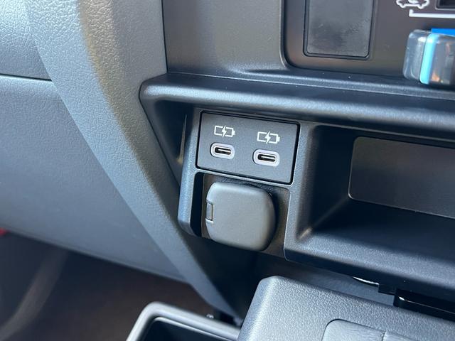 ランドクルーザー70 AX 【純正ナビ付き】 丸目ヘッドライト バックモニター内臓インナーミラー 電動デフロック 背面タイヤ リモコンキー ヒルスタートアシストコントロール ダウンヒルスタートコントロール 純正16インチAW(58枚目)