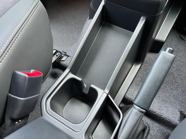 ランドクルーザー70 AX 【純正ナビ付き】 丸目ヘッドライト バックモニター内臓インナーミラー 電動デフロック 背面タイヤ リモコンキー ヒルスタートアシストコントロール ダウンヒルスタートコントロール 純正16インチAW(67枚目)